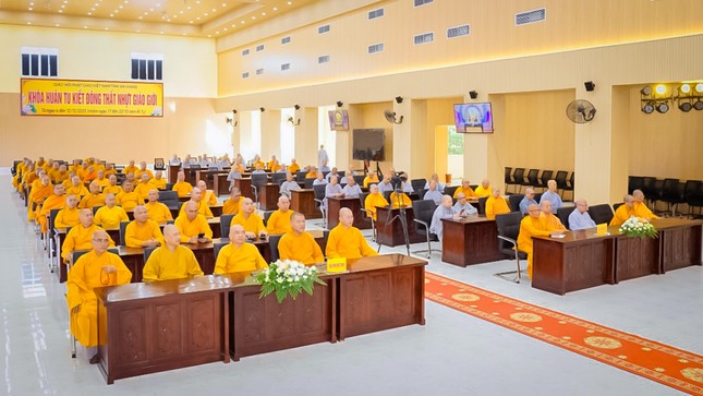 Chư Tăng Ni khu vực tỉnh Kiên Giang cũ tham dự Khóa huân tu kiết đông thất nhật giáo giới thường niên tại chùa Phật Quang Phổ Chiếu (P.Vĩnh Thông)