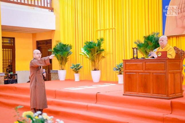 Hòa thượng Thích Lệ Trang chia sẻ tại Khóa bồi dưỡng về Giới luật và Nghi lễ thiền môn do Ban Trị sự GHPGVN tỉnh An Giang tổ chức