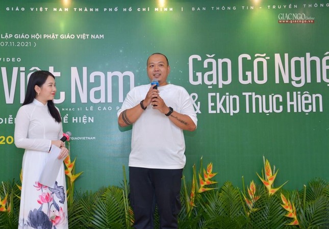 Nhạc sĩ Liêu Hưng, giám đốc sản xuất chia sẻ về những điều tâm đắc khi lần đầu thực hiện một MV mang quá nhiều khác biệt về nội dung và ý nghĩa