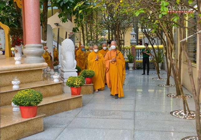 Hữu nhiễu bảo tháp Phù Thi