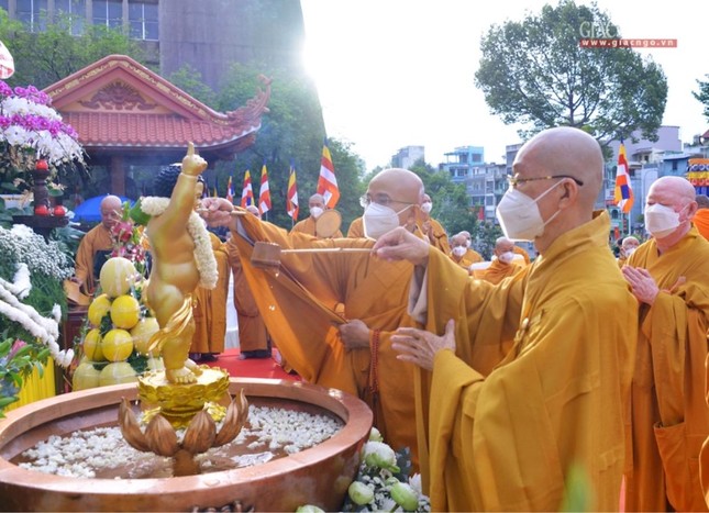Cùng với ý nghĩa thể hiện lòng tôn kính, tưởng nhớ ngày bậc Đại Đạo sư xuất thế, nghi lễ Tắm Phật còn mang ý nghĩa về sự tẩy trừ phiền não, hướng con người đến an vui, giải thoát Cùng với ý nghĩa thể hiện lòng tôn kính, tưởng nhớ ngày bậc Đại Đạo sư xuất thế, nghi lễ Tắm Phật còn mang ý nghĩa về sự tẩy trừ phiền não, hướng con người đến an vui, giải thoát