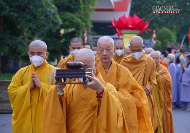Cung nghinh đức Trưởng lão Hòa thượng Quyền Pháp chủ GHPGVN cùng chư tôn đức giáo phẩm quang lâm cử hành nghi thức Tắm Phật Cung nghinh đức Trưởng lão Hòa thượng Quyền Pháp chủ GHPGVN cùng chư tôn đức giáo phẩm quang lâm cử hành nghi thức Tắm Phật