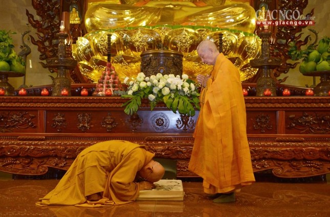 Nhị vị Trưởng lão Tỳ-kheo: Hòa thượng Thích Trí Quảng và Hòa thượng Thích Như Niệm cử hành nghi tức tác pháp an cư hàng Thượng tọa tại chánh điện Việt Nam Quốc Tự - Ảnh: Bảo Toàn Nhị vị Trưởng lão Tỳ-kheo: Hòa thượng Thích Trí Quảng và Hòa thượng Thích Như Niệm cử hành nghi tức tác pháp an cư hàng Thượng tọa tại chánh điện Việt Nam Quốc Tự - Ảnh: Bảo Toàn