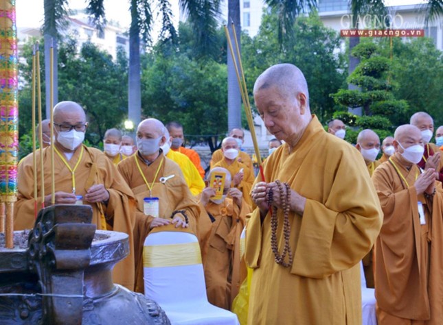 Tưởng niệm công hạnh vị Bồ-tát vị pháp thiêu thân Tưởng niệm công hạnh vị Bồ-tát vị pháp thiêu thân