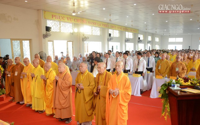 Thực hiện nghi thức chào Quốc kỳ, Đạo kỳ, nhập từ bi quán