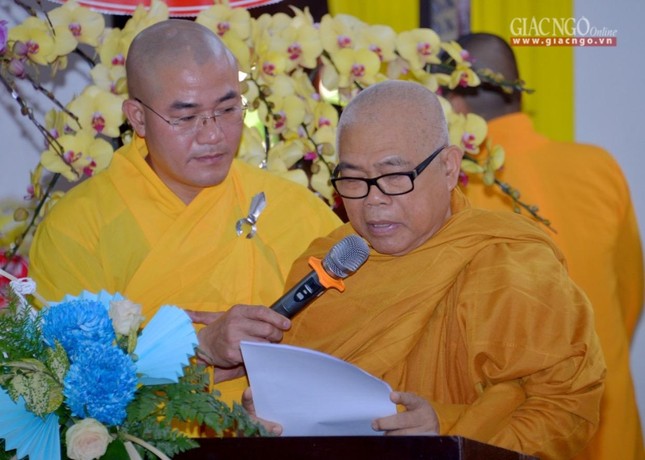 Hòa thượng Thích Giác Toàn cung tuyên tiểu sử cố Trưởng lão Hòa thượng Thích Minh Châu Hòa thượng Thích Giác Toàn cung tuyên tiểu sử cố Trưởng lão Hòa thượng Thích Minh Châu