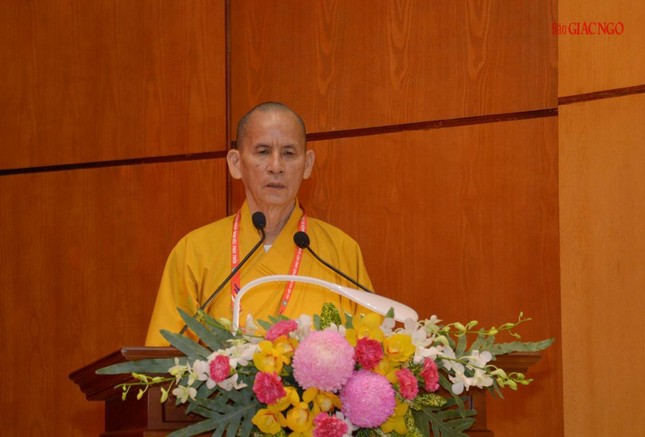 Hòa thượng Thích Thiện Thống đọc danh sách tấn phong giáo phẩm Hòa thượng, Ni trưởng