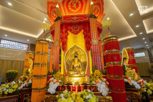 Tôn tượng Thất Phật Dược Sư tôn trí tại đàn tràng Tôn tượng Thất Phật Dược Sư tôn trí tại đàn tràng