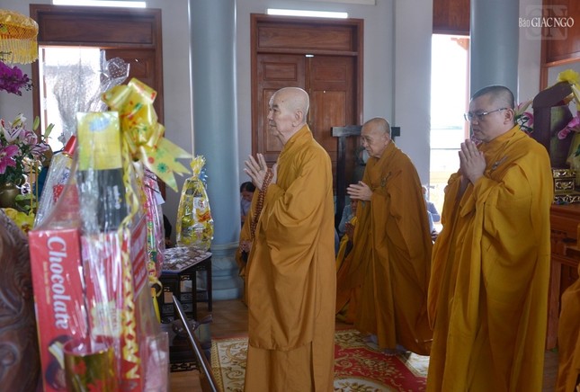 Hòa thượng Thích Thiện Xuân đảnh lễ tưởng niệm Hòa thượng Thích Thiện Xuân đảnh lễ tưởng niệm