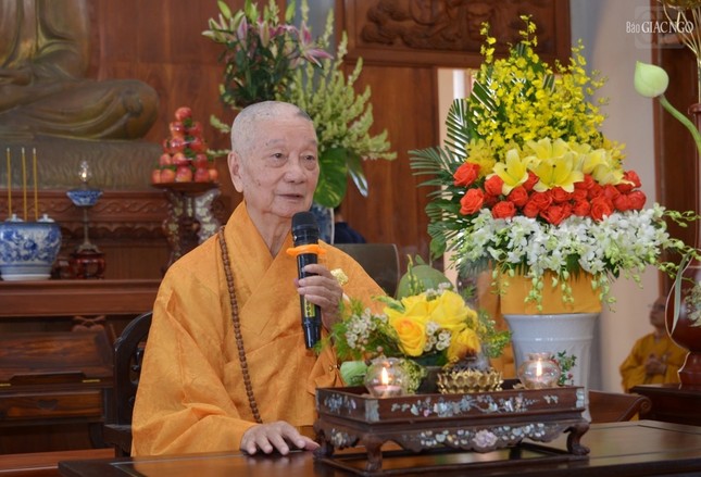 Đức Pháp chủ căn dặn chư Tăng Ni trong tông môn Long Quang phải luôn sống với tinh thần nhớ nghĩ &quot;cây có cội, nước có nguồn&quot;