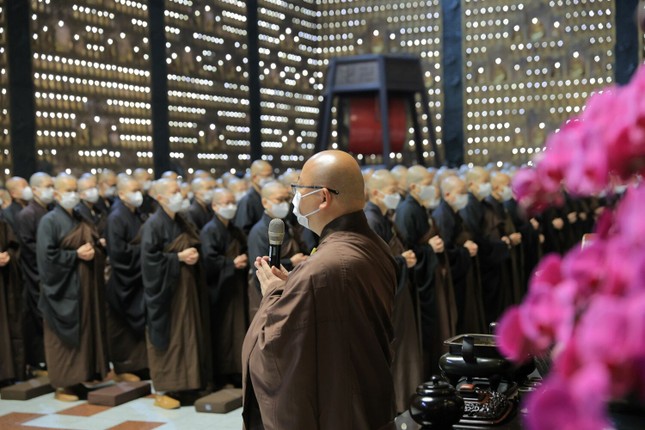 Môn đồ tứ chúng Phật Quang Sơn trong tang lễ tôn sư