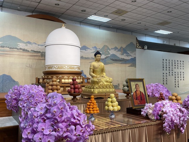 Giác linh đài Đại lão Hòa thượng Tinh Vân