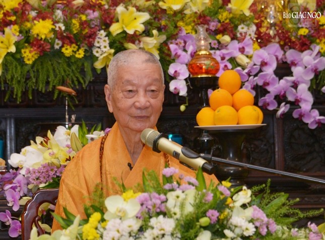 Đức Pháp chủ có lời huấn thị Tăng Ni, Phật tử về công hạnh và tấm gương của các bậc tiền nhân