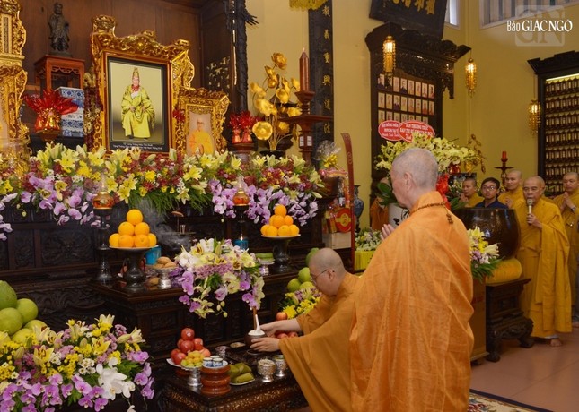 Cử hành lễ tưởng niệm tại tổ đường chùa Ấn Quang