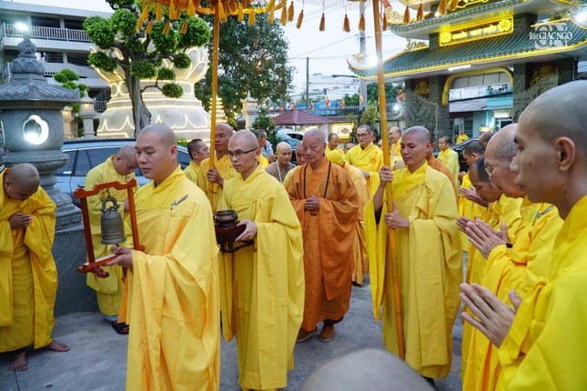 Cung nghinh Đức Pháp chủ quang lâm chùa Vạn Đức (TP.Thủ Đức) Cung nghinh Đức Pháp chủ quang lâm chùa Vạn Đức (TP.Thủ Đức)