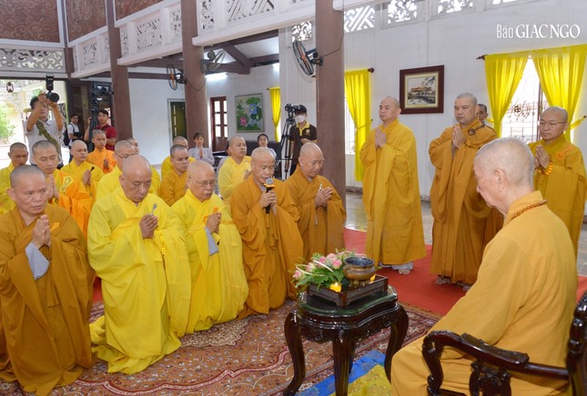 Chư tôn đức môn đồ pháp quyến Trưởng lão Hòa thượng Thích Minh Châu dâng lời khánh tuế Đức Pháp chủ Chư tôn đức môn đồ pháp quyến Trưởng lão Hòa thượng Thích Minh Châu dâng lời khánh tuế Đức Pháp chủ