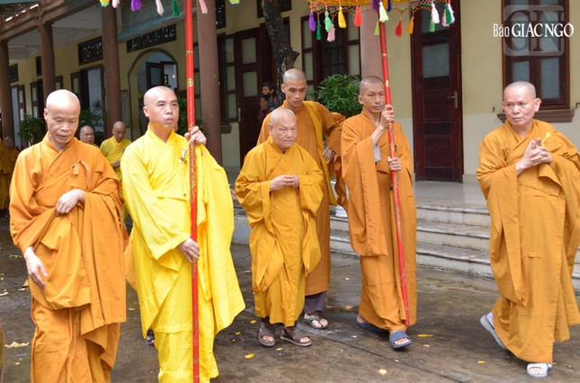 Cung đón Hòa thượng Chủ tịch Hội đồng Trị sự quang lâm Cung đón Hòa thượng Chủ tịch Hội đồng Trị sự quang lâm