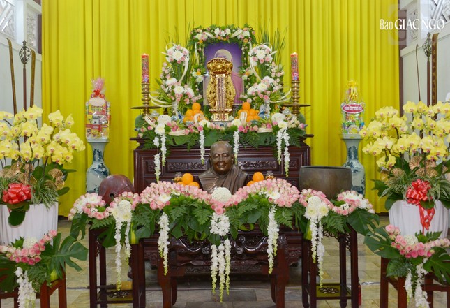 Giác linh đài Trưởng lão Hòa thượng Thích Minh Châu Giác linh đài Trưởng lão Hòa thượng Thích Minh Châu