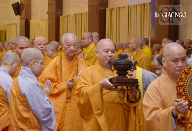 Cung thỉnh Đức Pháp chủ hồi quy phương trượng