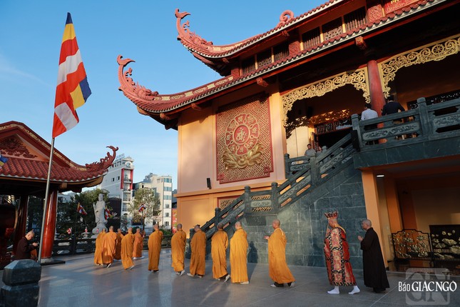 Cung nghinh chư tôn đức Ban Kinh sư miền Bắc quang lâm chánh điện cử hành khóa lễ