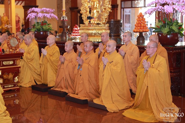 Chí thành cung thỉnh chư vị Tổ sư quang giáng đạo tràng