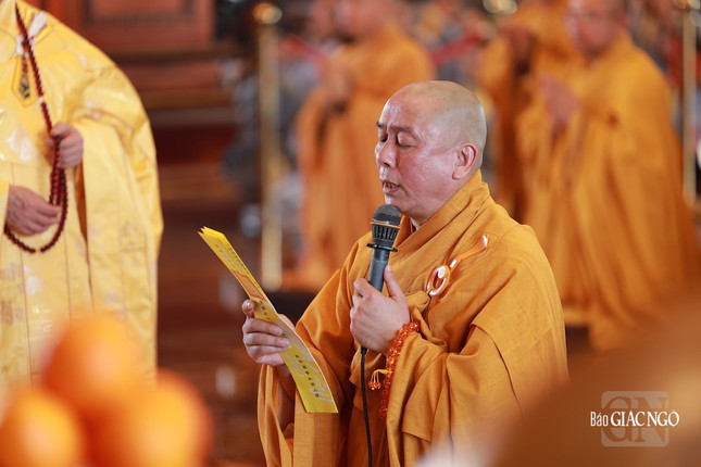 Thượng tọa công văn tuyên sớ bạch Phật Thượng tọa công văn tuyên sớ bạch Phật