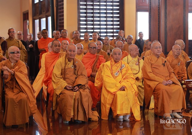 Đây là lần đầu tiên một lễ tưởng niệm chư vị Pháp chủ, chư vị thành viên Hội đồng Chứng minh được tổ chức trang nghiêm, trọng thể tại Việt Nam Quốc Tự Đây là lần đầu tiên một lễ tưởng niệm chư vị Pháp chủ, chư vị thành viên Hội đồng Chứng minh được tổ chức trang nghiêm, trọng thể tại Việt Nam Quốc Tự