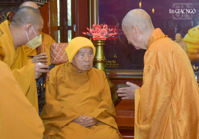 Đức Pháp chủ có lời khánh chúc Thiền sư Thích Thanh Từ Đức Pháp chủ có lời khánh chúc Thiền sư Thích Thanh Từ