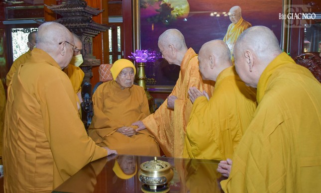 Mong ngài đạo thọ miên trường để làm nơi nương tựa cho tứ chúng Mong ngài đạo thọ miên trường để làm nơi nương tựa cho tứ chúng