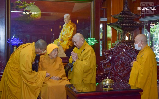 Trưởng lão Hòa thượng Thích Thiện Pháp, Ủy viên Thường trực Hội đồng Chứng minh, Phó Chủ tịch Thường trực Hội đồng Trị sự vấn an Thiền sư Thích Thanh Từ Trưởng lão Hòa thượng Thích Thiện Pháp, Ủy viên Thường trực Hội đồng Chứng minh, Phó Chủ tịch Thường trực Hội đồng Trị sự vấn an Thiền sư Thích Thanh Từ