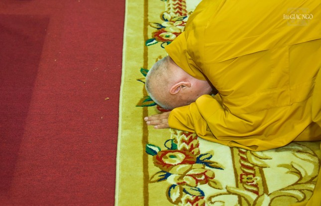 Nhất tâm kính lễ Nhất tâm kính lễ