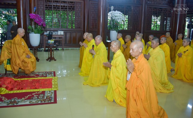 Dịp này, Hòa thượng trụ trì Quảng Hương Già Lam đã cung thỉnh Đức Pháp chủ có lời sách tấn đến chư Tăng tại tu viện Dịp này, Hòa thượng trụ trì Quảng Hương Già Lam đã cung thỉnh Đức Pháp chủ có lời sách tấn đến chư Tăng tại tu viện