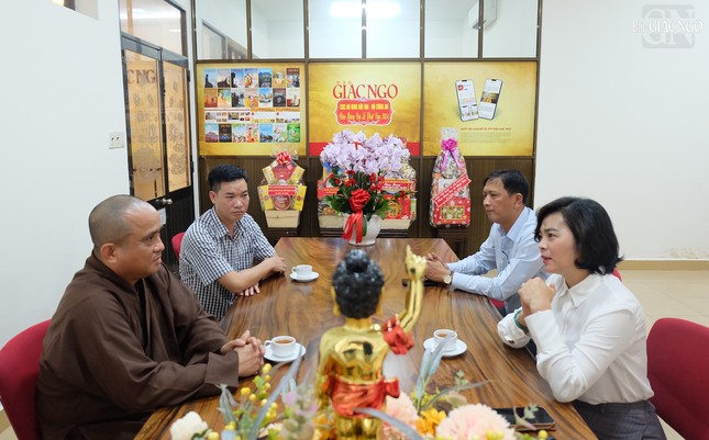 Đại diện Cục An ninh nội địa - Bộ Công an và Thượng tọa Tổng BIên tập Báo Giác Ngộ đã trao đổi về những vấn đề liên quan đến Phật giáo trong thời gian qua