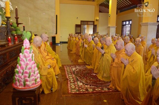 Khánh chúc Đức Pháp chủ cùng chư vị Trưởng lão thọ tuế tăng quang