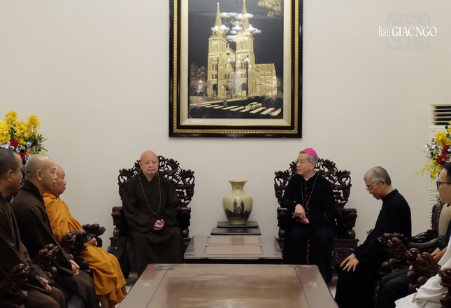 Buổi gặp mặt diễn ra trong không khí thân mật, hòa hợp