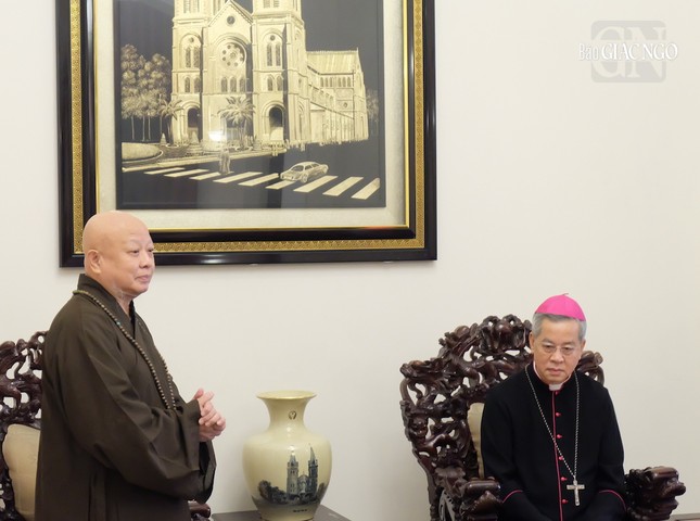 Hòa thượng Thích Lệ Trang có lời chúc mừng Giáng sinh 2024 đến ngài Tổng Giám mục Giuse Nguyễn Năng, quý linh mục, nữ tu cùng toàn thể tín hữu Công giáo tại TP.HCM