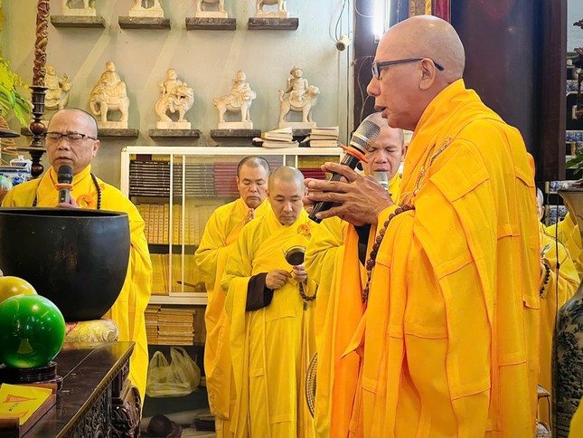 Hòa thượng Thích Huệ Chỉnh cùng chư tôn đức Ban kinh sư cử hành khóa lễ Hòa thượng Thích Huệ Chỉnh cùng chư tôn đức Ban kinh sư cử hành khóa lễ