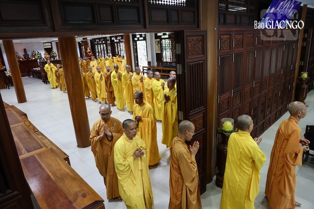 Để thuận tiện cho việc quản trị, sinh hoạt, chư Tăng tại đây được chia thành 4 chúng, mỗi chúng do một vị chúng trưởng đảm trách Để thuận tiện cho việc quản trị, sinh hoạt, chư Tăng tại đây được chia thành 4 chúng, mỗi chúng do một vị chúng trưởng đảm trách