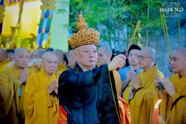 Trong đó, phổ biến và đơn giản nhất là nghi thức Tiểu Mông sơn hay còn gọi một cách dân dã là “cúng thí” được thực hiện hàng ngày trong các tự viện lẫn ngoài dân chúng nhiều nhất vào tiết Trung nguyên tháng Bảy âm lịch