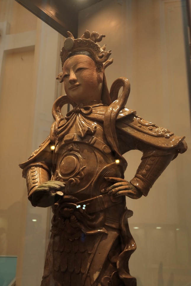 Tượng Hộ pháp, gốm phủ men nâu, thế kỷ XIX - XX Tượng Hộ pháp, gốm phủ men nâu, thế kỷ XIX - XX