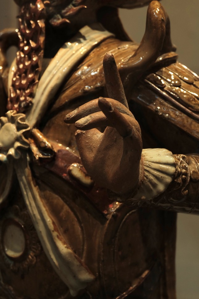 Những đường nét, hình khối được tạo tác uyển chuyển, mềm mại Những đường nét, hình khối được tạo tác uyển chuyển, mềm mại