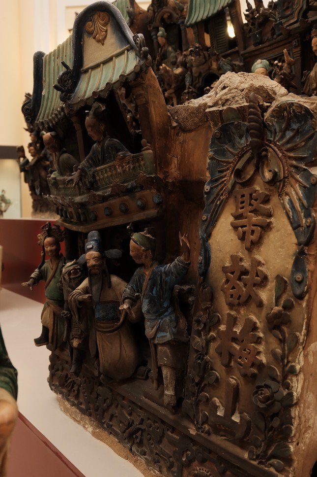 Tiếu tượng cũng là hình ảnh đặc trưng xuất hiện trên các công trình kiến trúc cổ tại miền Nam, đặc biệt là ở các miếu vũ của người Hoa Tiếu tượng cũng là hình ảnh đặc trưng xuất hiện trên các công trình kiến trúc cổ tại miền Nam, đặc biệt là ở các miếu vũ của người Hoa