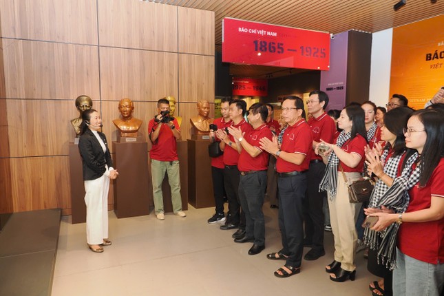 Tham quan Bảo tàng Báo chí Việt Nam (phường Cầu Giấy)