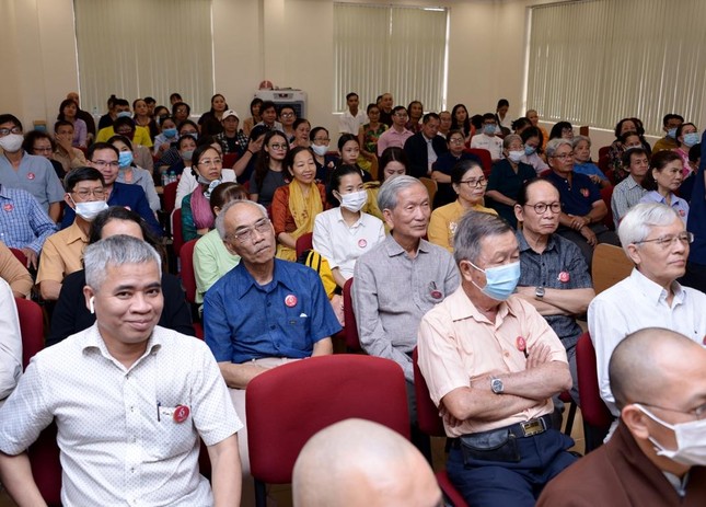 Các vị học giả, nhà nghiên cứu gắn bó lâu dài với Giác Ngộ