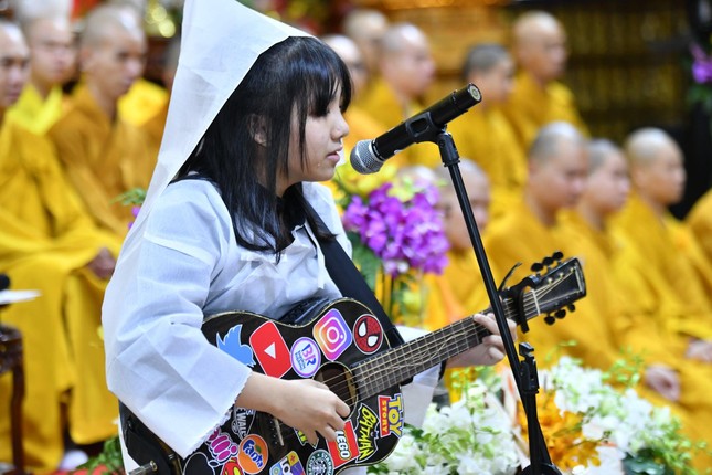 Con gái của cố ca sĩ - Lê Trác Kỳ thể hiện ca khúc về cha khiến lòng người xúc động