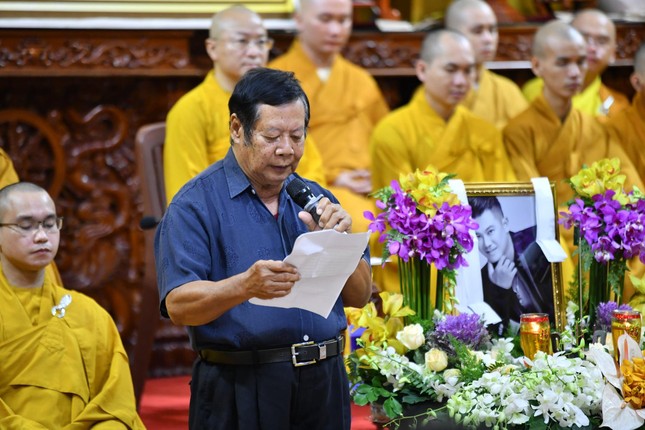 Thân phụ của Vân Quang Long cảm tạ