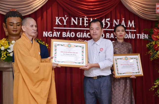 Cư sĩ Nguyễn Văn Hoằng, người gắn bó với chương trình tặng báo Giác Ngộ đến các trung tâm xã hội, trại giam