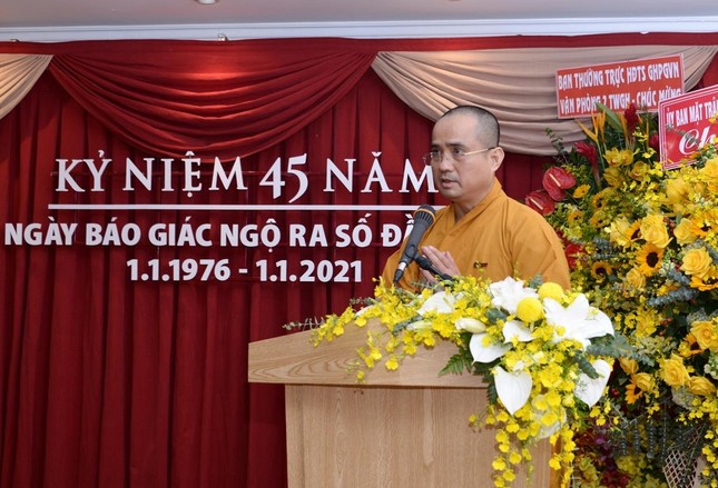 TT.Thích Tâm Hải - Phó Tổng Biên tập kiêm Thư ký Tòa soạn cảm tạ