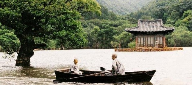 Một cảnh trong phim Xuân, Hạ, Thu, Đông rồi lại Xuân Một cảnh trong phim Xuân, Hạ, Thu, Đông rồi lại Xuân