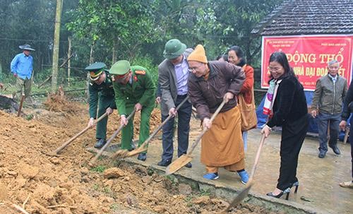 Khởi công xây dựng nhà ở cho gia đình anh Vi Văn Dần ở bản Vều 3, xã Phúc Sơn Khởi công xây dựng nhà ở cho gia đình anh Vi Văn Dần ở bản Vều 3, xã Phúc Sơn